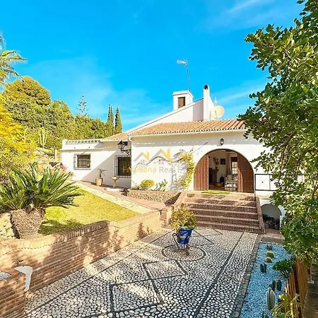 Hazilla De Raya Villa