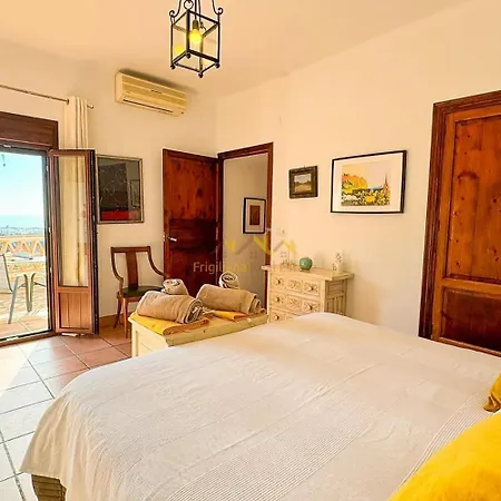 Hazilla De Raya Villa